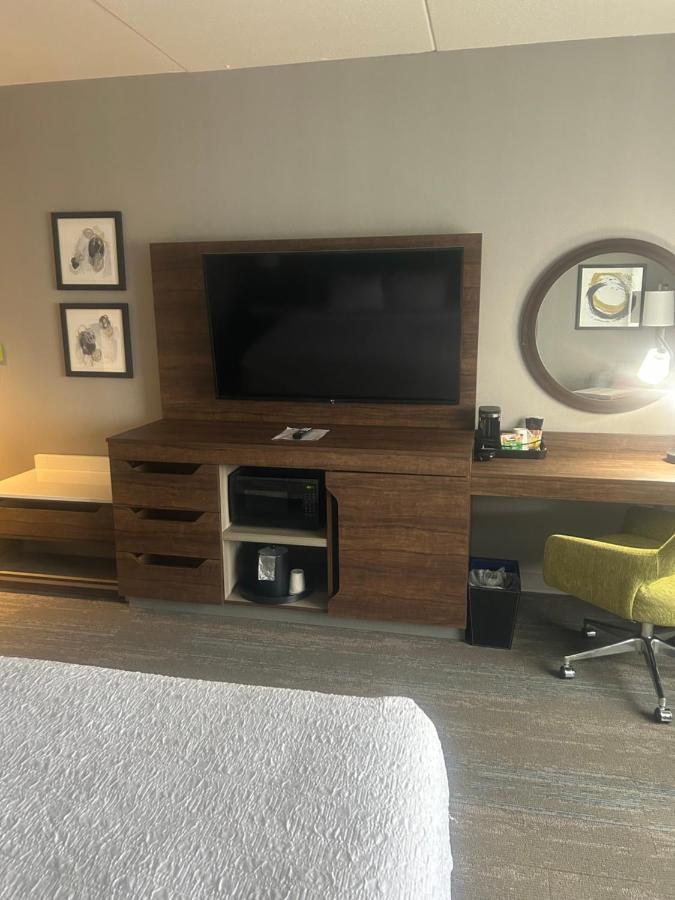 Hampton Inn By Hilton Кингстън Екстериор снимка