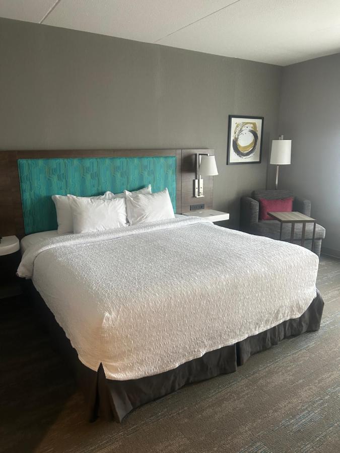 Hampton Inn By Hilton Кингстън Екстериор снимка