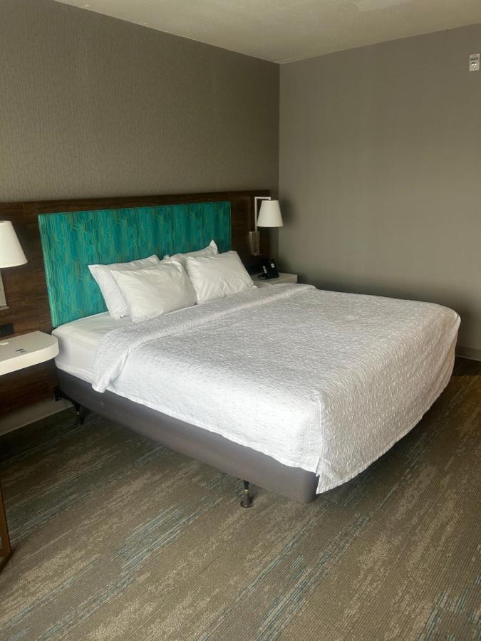 Hampton Inn By Hilton Кингстън Екстериор снимка