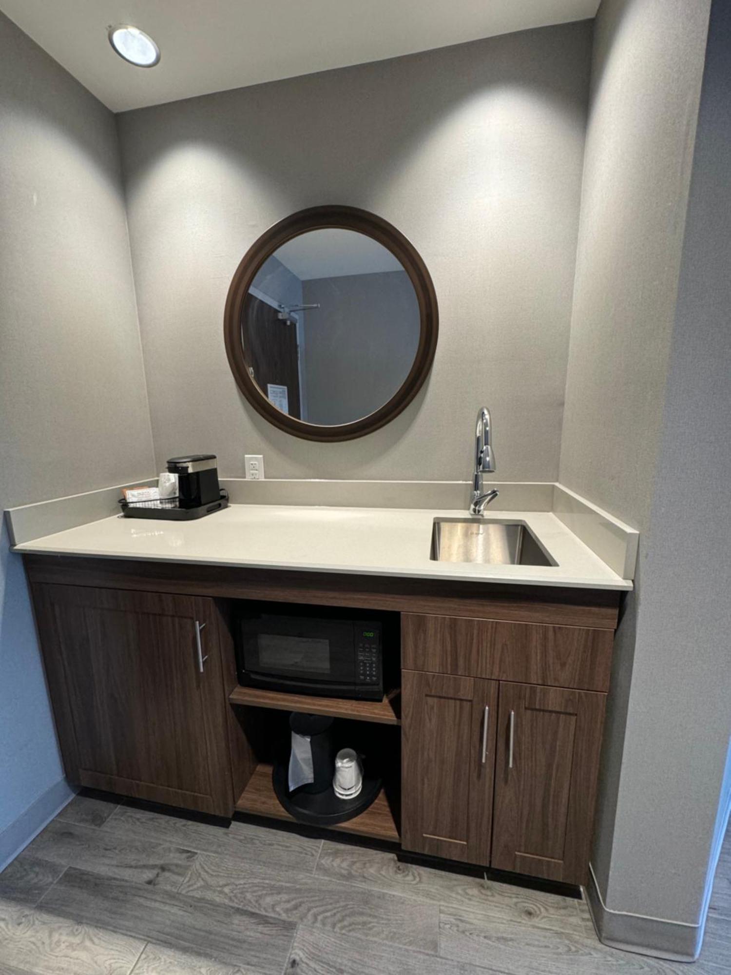 Hampton Inn By Hilton Кингстън Екстериор снимка